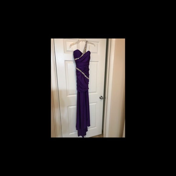 Prom dress - Picture 2 of 5